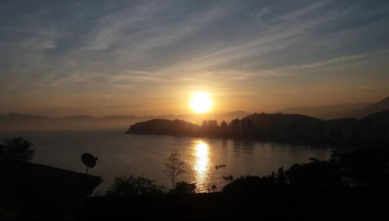 Por De Sol No Mar Da Cama Villa Карагуататуба Екстериор снимка